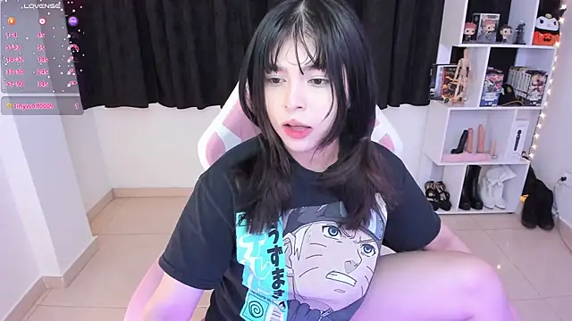 Snapshot of misshoneyxxx chatting on 03.13.25 misshoneyxxx online show from 03.13.25