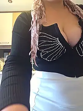 Snapshot of Erotica333 chatting on 05.31.26 Erotica333 online show from 05.31.26