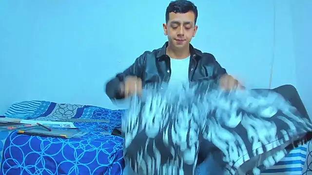 Snapshot of maxowens_oficial chatting on 12.31.24 maxowens oficial online show from 12.31.24