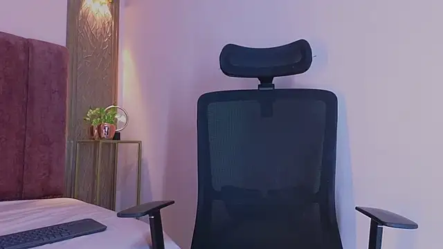 Emy leon online show from 10.23.25