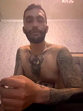 Snapshot of openmind_boy chatting on 09.10.25 openmind boy online show from 09.10.25