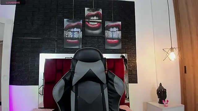 Snapshot of April1_sc chatting on 03.22.25 April1 sc online show from 03.22.25