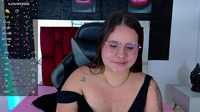 Snapshot of April1_sc chatting on 10.06.25 April1 sc online show from 10.06.25