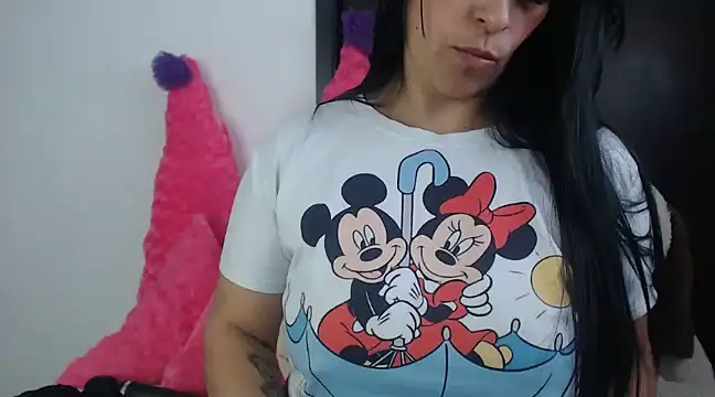 Snapshot of Emma__W chatting on 02.14.25 Emma W online show from 02.14.25