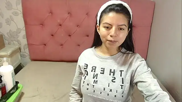 CarolineBrunx online show from 12.15.25