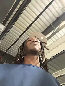 Snapshot of sneakylink13__ chatting on 10.29.25 sneakylink13 online show from 10.29.25