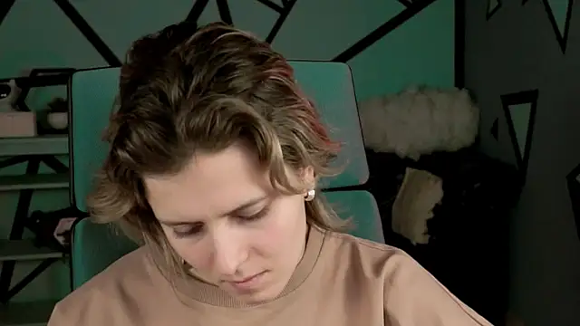 Snapshot of LolaAsmus chatting on 12.14.24 LolaAsmus online show from 12.14.24