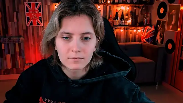 Snapshot of LolaAsmus chatting on 12.18.24 LolaAsmus online show from 12.18.24