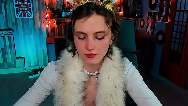 Snapshot of LolaAsmus chatting on 12.20.24 LolaAsmus online show from 12.20.24