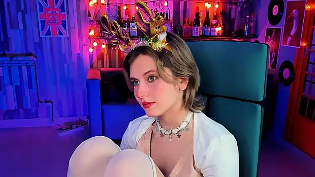 Snapshot of LolaAsmus chatting on 12.20.24 LolaAsmus online show from 12.20.24