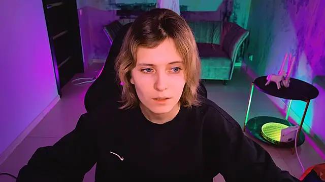 Snapshot of LolaAsmus chatting on 12.25.24 LolaAsmus online show from 12.25.24