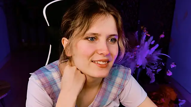 Snapshot of LolaAsmus chatting on 02.15.25 LolaAsmus online show from 02.15.25