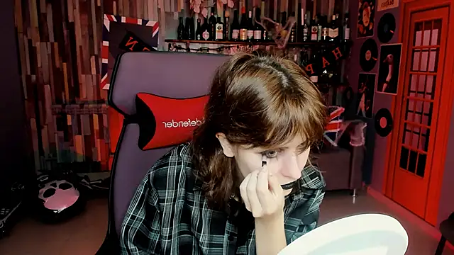 Snapshot of LolaAsmus chatting on 10.25.25 LolaAsmus online show from 10.25.25