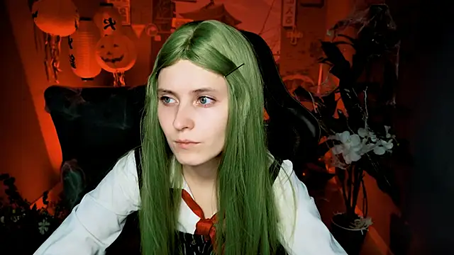 Snapshot of LolaAsmus chatting on 10.30.25 LolaAsmus online show from 10.30.25