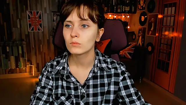 Snapshot of LolaAsmus chatting on 11.05.25 LolaAsmus online show from 11.05.25