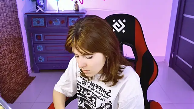 Snapshot of LolaAsmus chatting on 11.20.25 LolaAsmus online show from 11.20.25