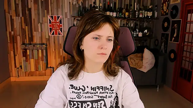 Snapshot of LolaAsmus chatting on 11.21.25 LolaAsmus online show from 11.21.25