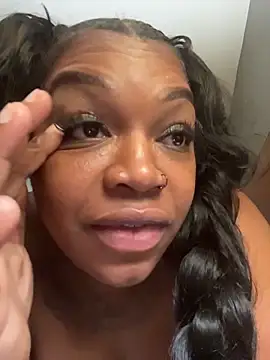 Snapshot of Gripperke00 chatting on 11.30.25 Gripperke00 online show from 11.30.25