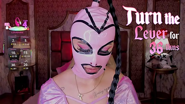 SoffiQueen online show from 12.01.25