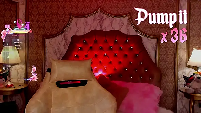 SoffiQueen online show from 02.10.26