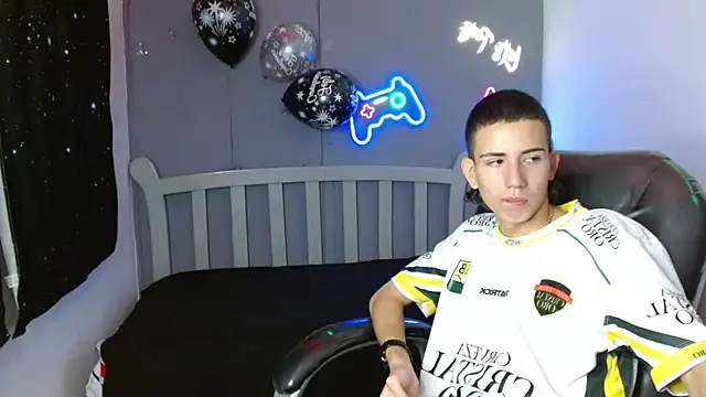 Snapshot of JackSwan18 chatting on 01.07.25 JackSwan18 online show from 01.07.25