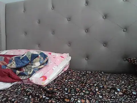 Snapshot of skinny__boy__ chatting on 12.15.25 skinny boy online show from 12.15.25