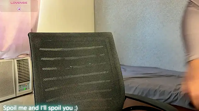 Snapshot of ohh_mona chatting on 04.23.26 ohh mona online show from 04.23.26