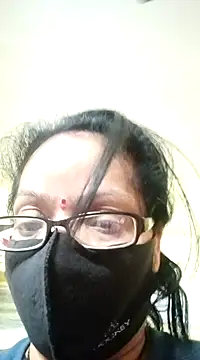 Snapshot of heenage chatting on 12.31.24 heenage online show from 12.31.24