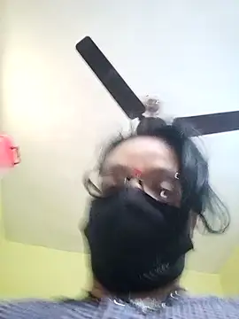 Snapshot of heenage chatting on 01.11.25 heenage online show from 01.11.25