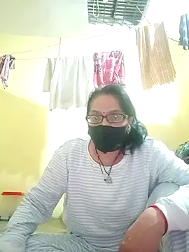 Snapshot of heenage chatting on 01.12.25 heenage online show from 01.12.25