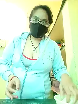 Snapshot of heenage chatting on 01.13.25 heenage online show from 01.13.25