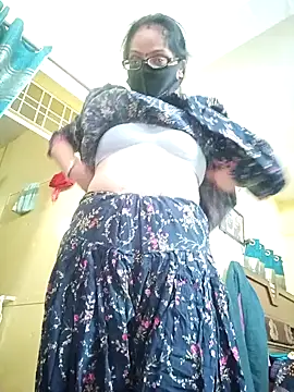 Snapshot of heenage chatting on 02.03.25 heenage online show from 02.03.25