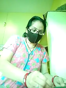 Snapshot of heenage chatting on 02.11.25 heenage online show from 02.11.25