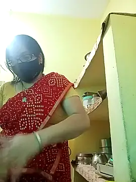 Snapshot of heenage chatting on 03.05.25 heenage online show from 03.05.25