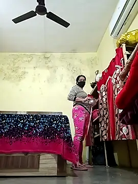 Snapshot of heenage chatting on 11.27.25 heenage online show from 11.27.25