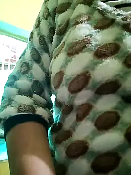 Snapshot of heenage chatting on 12.04.25 heenage online show from 12.04.25