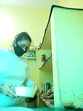 Snapshot of heenage chatting on 01.15.26 heenage online show from 01.15.26