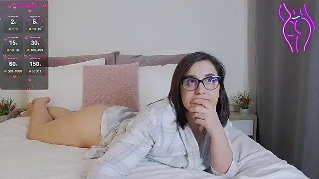 Snapshot of SophieeRain chatting on 02.16.25 SophieeRain online show from 02.16.25