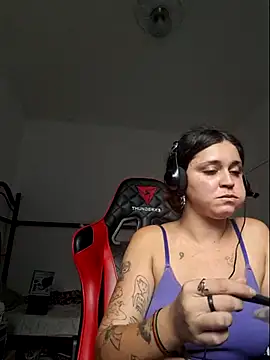 luuhcat09 online show from 10.31.25