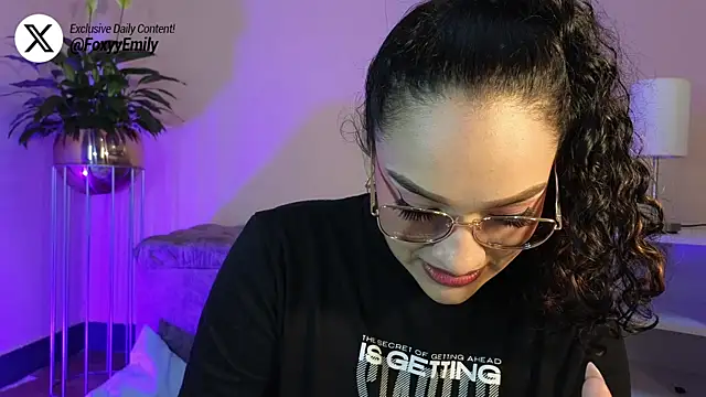 Snapshot of EMILYY_FOXY chatting on 04.22.26 EMILYY FOXY online show from 04.22.26