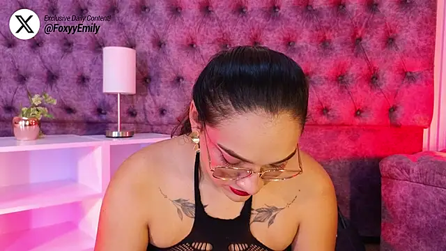 Snapshot of EMILYY_FOXY chatting on 05.17.26 EMILYY FOXY online show from 05.17.26