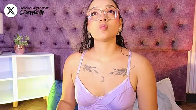 Snapshot of EMILYY_FOXY chatting on 05.19.26 EMILYY FOXY online show from 05.19.26