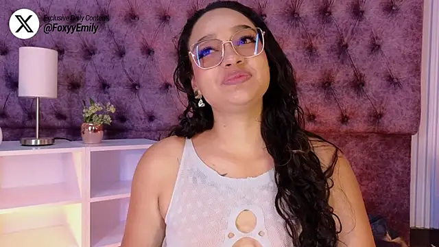 Snapshot of EMILYY_FOXY chatting on 05.21.26 EMILYY FOXY online show from 05.21.26