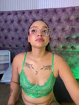 Snapshot of EMILYY_FOXY chatting on 05.31.26 EMILYY FOXY online show from 05.31.26