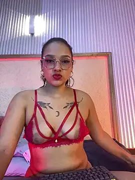 Snapshot of EMILYY_FOXY chatting on 06.11.26 EMILYY FOXY online show from 06.11.26