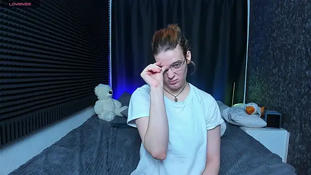 KIKI Krash online show from 02.20.25