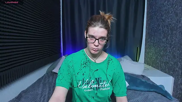 KIKI Krash online show from 02.24.25