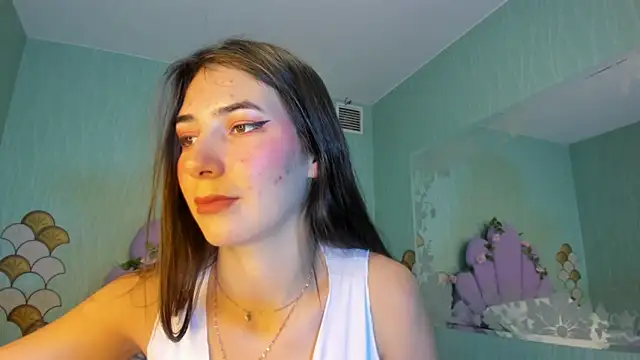 Snapshot of Skinny_Linda chatting on 12.28.24 Skinny Linda online show from 12.28.24