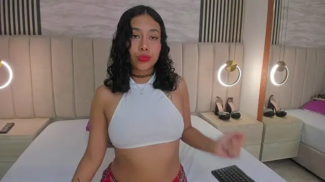 laura smith33 online show from 10.15.25