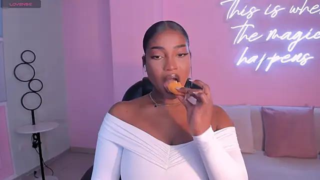 SavannahStorm online show from 04.18.26